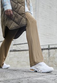ASICS SportStyle GEL KAYANO - Sapatilhas - white