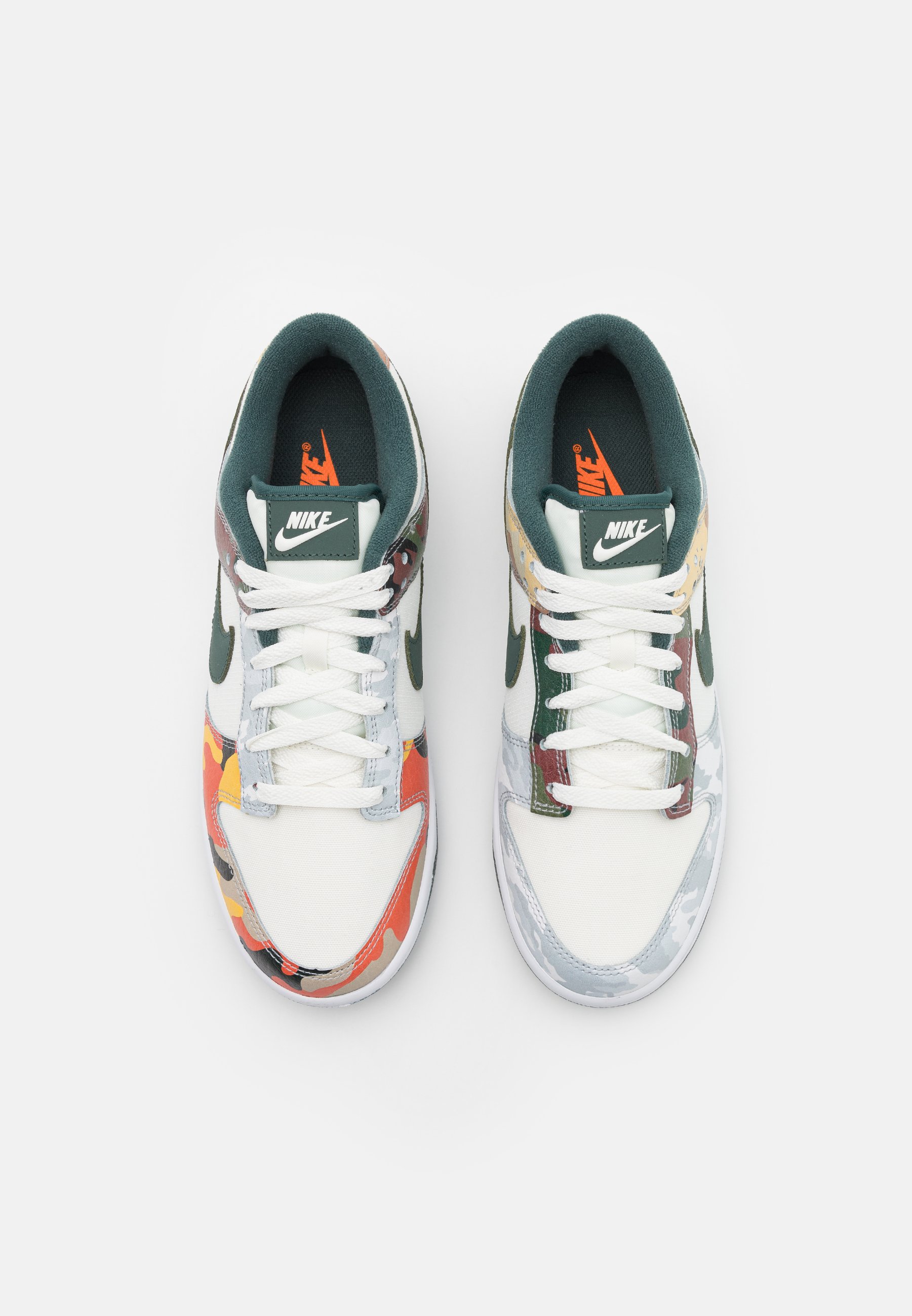 Nike Sportswear DUNK SE - Trainers - sail/vintage green/total  orange/white/multi-coloured - Zalando.co.uk