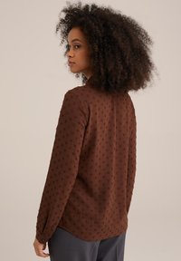 WE Fashion Gombos blúz - brown