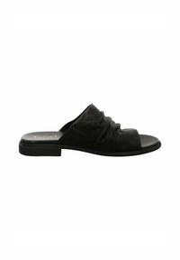 Mules en cuir noir avec une tige texturée, bout ouvert et petit talon bloc. Présente des détails doux et froncés le long de la tige.