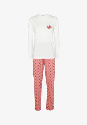 Top bianco a maniche lunghe con dettaglio a fiore rosso sul petto abbinato a pantaloni rosa con motivo floreale rosso.