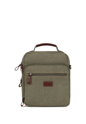 Sac carré en toile vert olive avec poche avant zippée, tirettes de fermeture éclair en cuir et poignée supérieure en cuir rembourrée.
