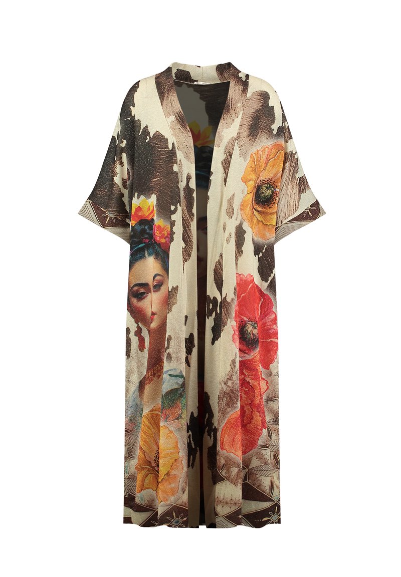 Kamizelka w stylu kimono z beżową podstawą, ozdobiona żywymi kwiatowymi wzorami i portretem kobiety, z krótkimi rękawami i otwartym przodem.