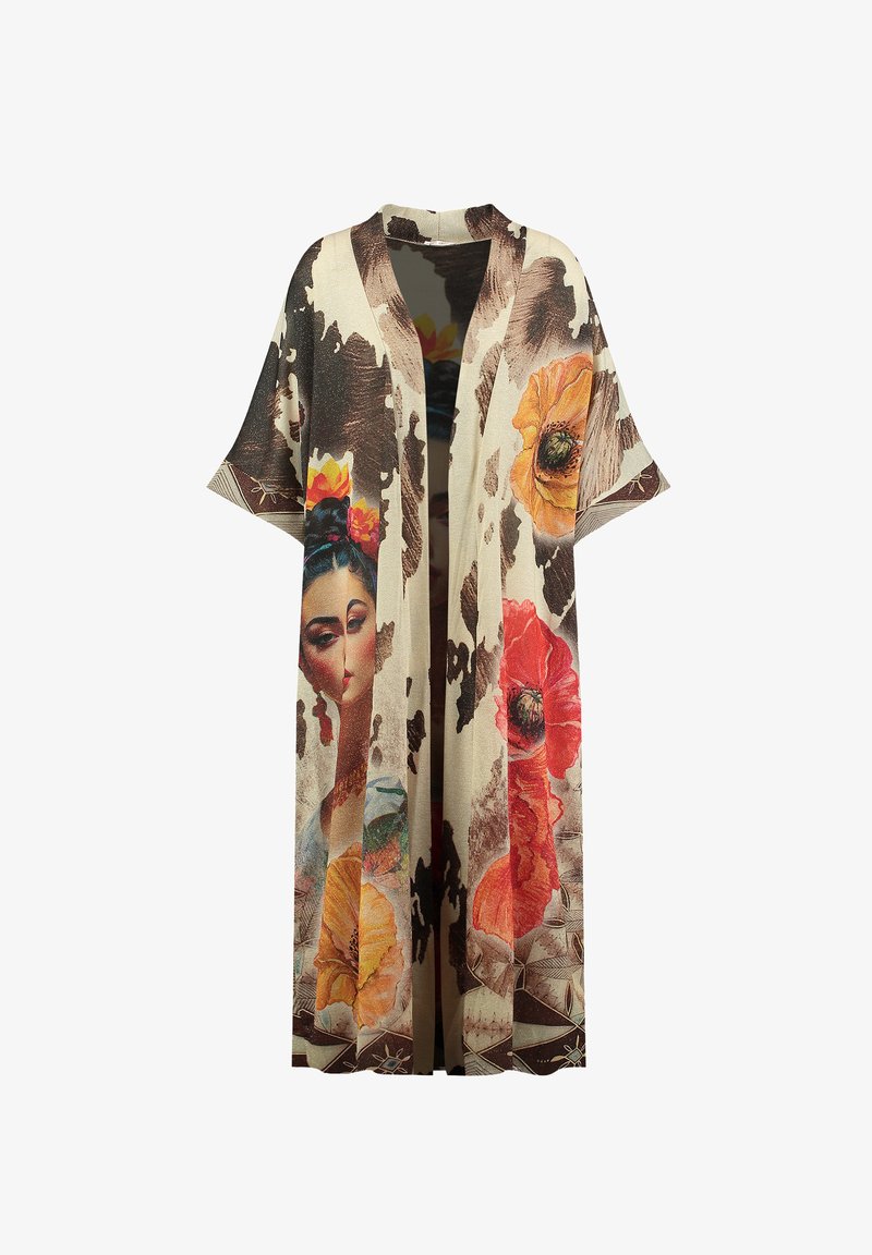 Kimono-Style Cardigan mit beiger Basis, das lebendige Blumenmuster und ein Frauenporträt zeigt, mit kurzen Ärmeln und offener Vorderseite.