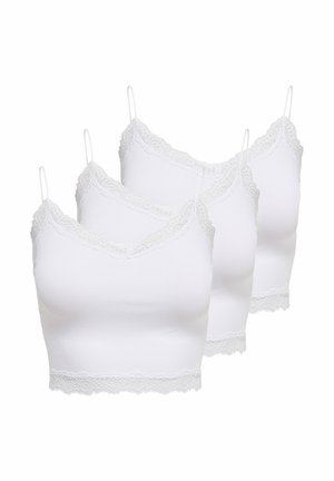 Tre top bianchi con bordo in pizzo e sottili spalline, disposti in fila sfalsata su sfondo bianco.