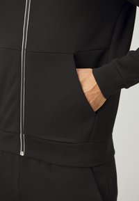 EA7 Emporio Armani TRAIN PREMIUSHIELD TRACK SUIT - Trenirka - black