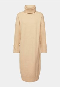 Robe pull beige à manches longues en tricot avec col roulé côtelé, poignets côtelés et épaules tombantes sur un fond uni.