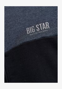 Selezionato, schwarz