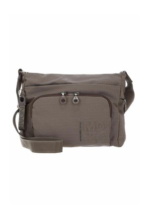 Borsa a tracolla in tessuto marrone con finitura testurizzata, dotata di cerniere, tracolla regolabile e tasca anteriore con doppie cerniere.