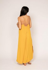 Dona x Lisa LONGUE IGGY - Robe longue - mustard yellow