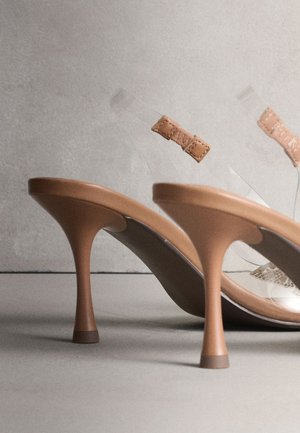Next, REGULAR FIT - FOREVER COMFORT  PERSPEX JEWELED BOW - Peeptoe - nude/silver