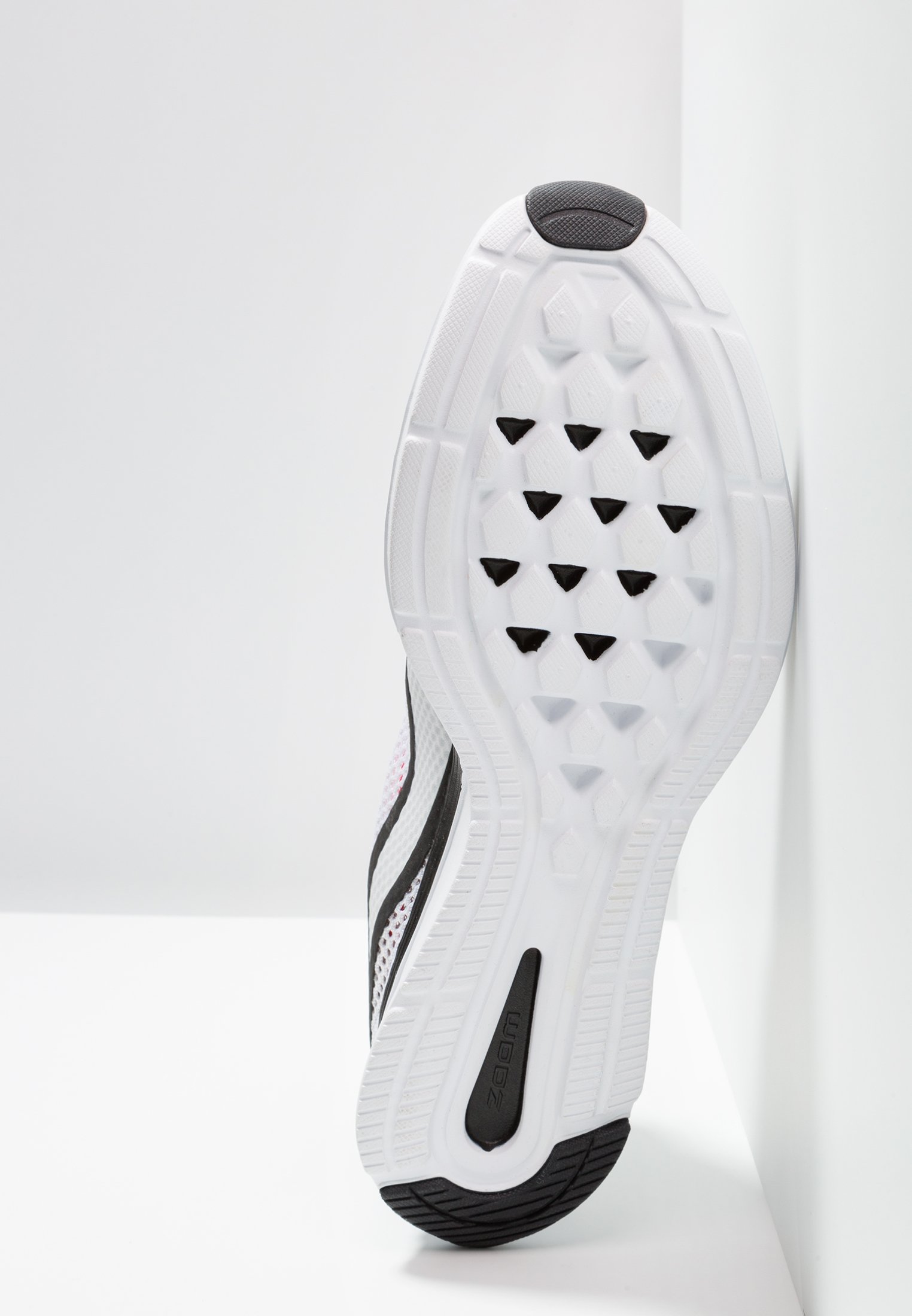 Nike Performance ZOOM STRIKE 2 - Hardloopschoenen neutraal -  black/white/red orbit/anthracite/Zwart - Zalando.nl
