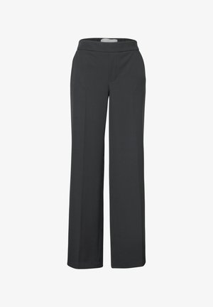Schwarze weit geschnittene Hosen aus glattem Stoff, mit flachem Bund und ohne sichtbare Taschen oder Verzierungen.
