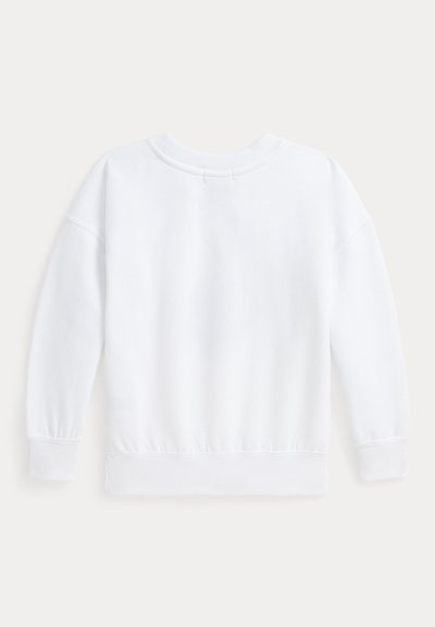 Sudadera blanca, material suave, puños y dobladillo acanalados, cuello redondo, hombros caídos, diseño liso sin patrones ni acentos visibles.