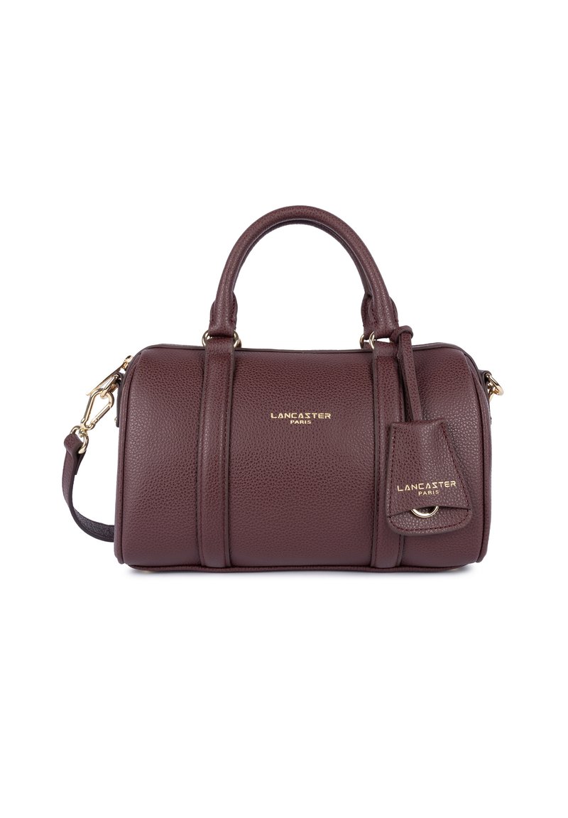 Borsa a mano in pelle bordeaux con finitura testurizzata, dettagli in hardware dorato, doppio manico superiore e tracolla regolabile. Presenta un dettaglio del logo.