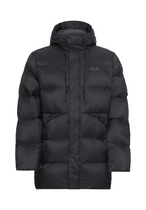 Cappotto piumino isolato nero con colletto alto, cappuccio regolabile e design trapuntato. Presenta un logo sul petto e un orlo dritto.