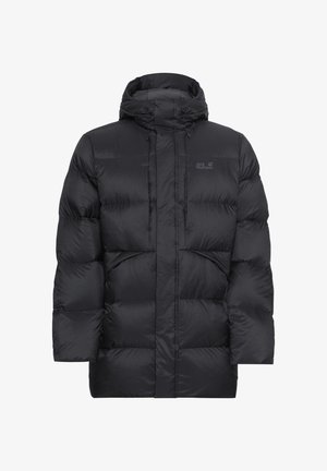 Cappotto piumino isolato nero con colletto alto, cappuccio regolabile e design trapuntato. Presenta un logo sul petto e un orlo dritto.