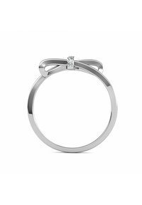 Anello d'argento con una fascia lucida, caratterizzato da un delicato design a fiocco nella parte superiore, adornato con una piccola pietra preziosa trasparente al centro.