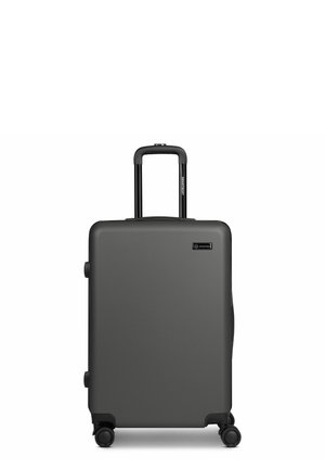 Dunkelgrauer Hartschalen-Koffer mit ausziehbarem Griff, vier schwenkbaren Rädern und kleinem rechteckigem Markenlabel auf der Vorderseite.