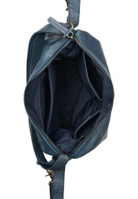 Borsa in pelle blu con chiusura a zip, dotata di un interno morbido e molteplici tasche per l'organizzazione. Esterno testurizzato, tracolla regolabile.