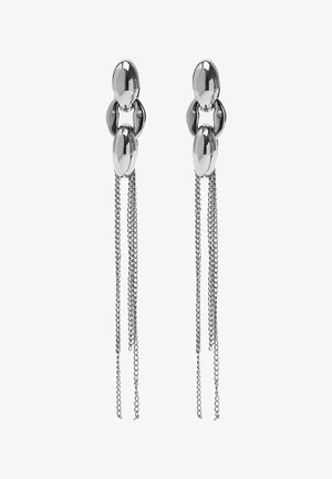 Srebrne kolczyki z trzema owalnymi ogniwami i wiszącymi łańcuszkami. Gładka tekstura z polerowanym wykończeniem, tworzy nowoczesny design.
