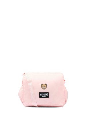 Borsa a tracolla Moschino Baby rosa soft con logo orsetto e tracolla regolabile su sfondo bianco semplice.