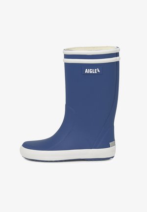 Botte de pluie en caoutchouc bleu marine avec une semelle blanche et une doublure intérieure douce, dotée d'un logo à l'avant et d'un haut arrondi pour un enfilage facile.