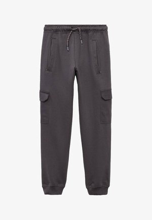 Mörkgrå cargo sweatshirtbyxor med elastisk midja, dragsko, sidofickor med klaff och ribbade mudd vid anklarna, uppvisade på vit bakgrund.