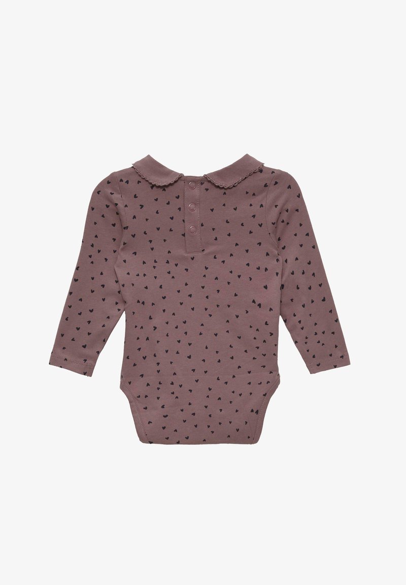 Langdoelige bodysuit in gedempt mauve met een kraag. Heeft verspreide zwarte hartpatronen en drukknoopsluitingen aan de achterkant. Zacht katoenen stof.