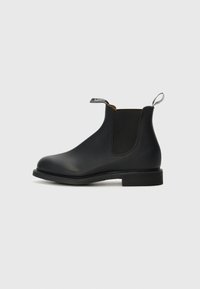 Vald, black