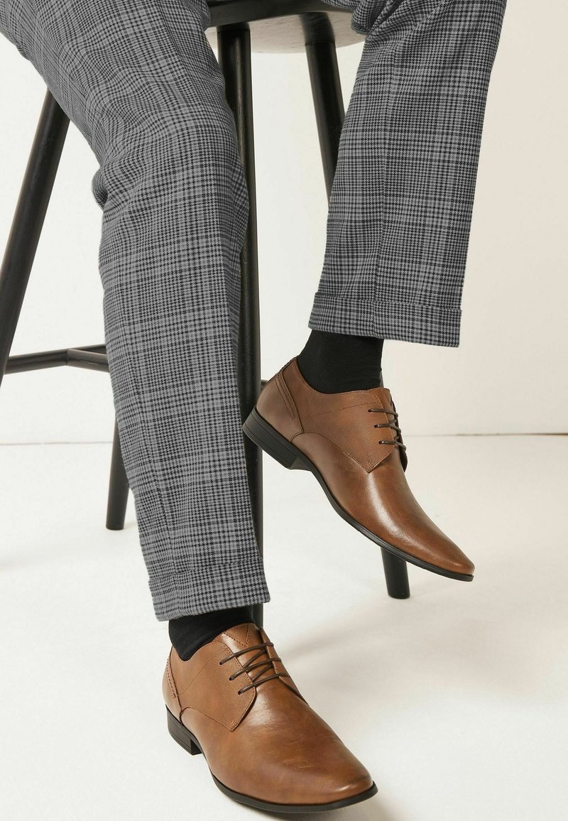 Next WIDE FIT - Alkalmi fűzős cipők - tan brown