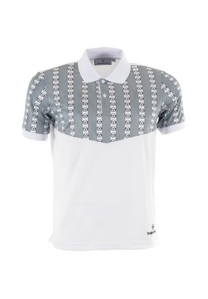 Polo a maniche corte in bianco con una parte superiore grigia a motivo, caratterizzata da ripetuti grafismi geometrici e un design del colletto classico.