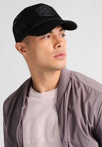 Deus Ex Machina BAYLANDS  - Cappellino - black