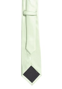 Cravatta di seta verde chiaro con una superficie texturizzata, dotata di una punta stretta e di un retro in tessuto nero nella parte inferiore.
