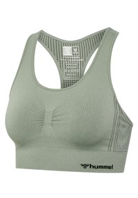 Jasnozielony bezszwowy biustonosz sportowy z projektem typu racerback, wentylacją z siateczki i czarnym logo „hummel” na dolnym pasku.
