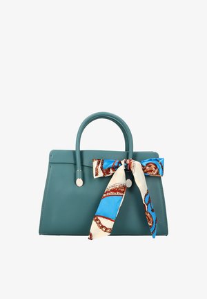 Petrolkleurige gestructureerde handtas met afgeronde handvatten, versierd met een gebonden wit en blauw zijden sjaaltje met ketting- en touwpatronen.