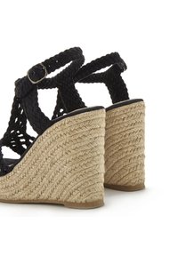 LASCANA Sandalen met sleehak - schwarz