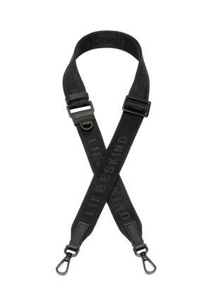 Tracolla nera regolabile per borsa con fibbie metalliche e testo in rilievo "LIEBESKIND" sul tessuto, mostrata su sfondo bianco.
