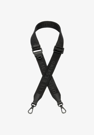 Tracolla nera regolabile per borsa con fibbie metalliche e testo in rilievo "LIEBESKIND" sul tessuto, mostrata su sfondo bianco.