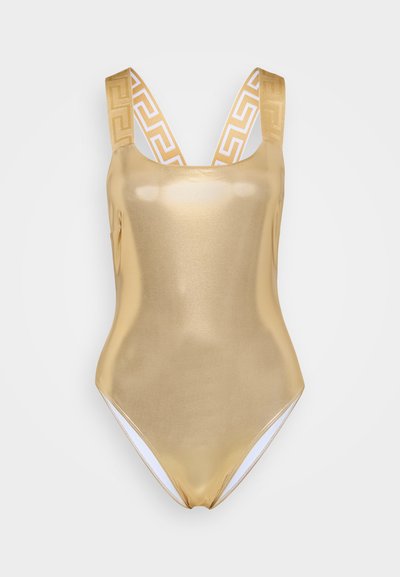 Maillot de bain une pièce doré avec une texture brillante, larges bretelles décorées d'un motif grec blanc, et un dos nu.