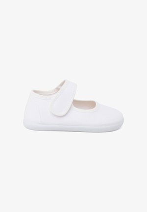Chaussure en toile blanche pour enfant avec bout rond, bride en velcro sur le cou-de-pied et semelle plate en caoutchouc, vue de profil latéral.