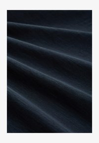 Nevybrané, sky captain blue