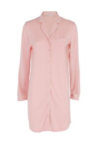 Camicia da pigiama in morbido tessuto rosa chiaro, con una chiusura frontale a bottoni, maniche lunghe, dettaglio tasca e piping bianco lungo il colletto e i polsini.