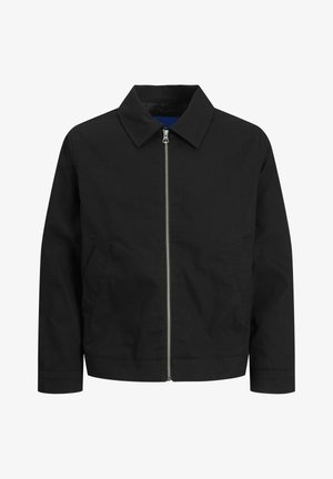 Czarna kurtka wykonana z lekkiego materiału, z kołnierzykiem, zamkiem błyskawicznym z przodu oraz dwoma bocznymi kieszeniami. Prosty design z prostym krojem.