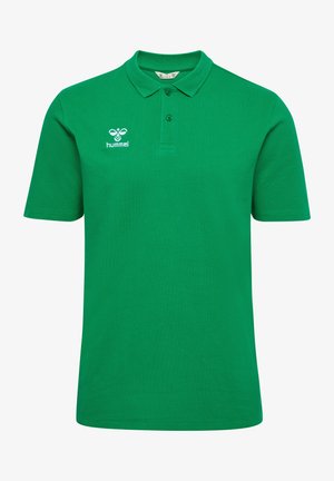 Groene poloshirt gemaakt van ademende stof. Beschikt over een klassieke kraag, korte mouwen en een wit logo op de linkerkant van de borst. Effen kleur ontwerp.