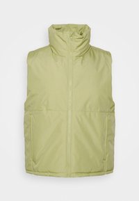 Hellgrüne gepolsterte Weste mit hohem Kragen, Frontreißverschluss und zwei seitlichen Taschen. Glatte Textur, schlichtes Design und keine sichtbaren Muster.