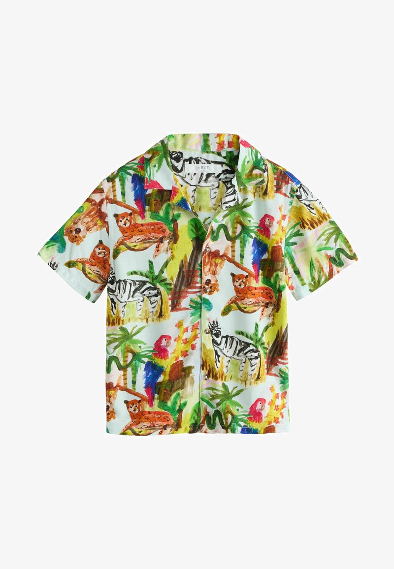 Chemise à manches courtes avec boutons, imprimé jungle tropical coloré comprenant des zèbres, des léopards, des perroquets, des palmiers et des serpents sur fond blanc.