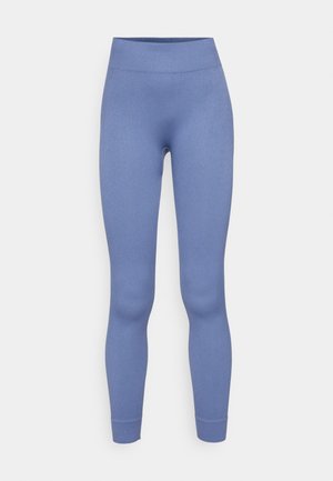 Leggings de color azul claro con textura acanalada, cinturilla alta y forma ajustada, que se estrechan en los tobillos. Sin patrones ni acentos adicionales.