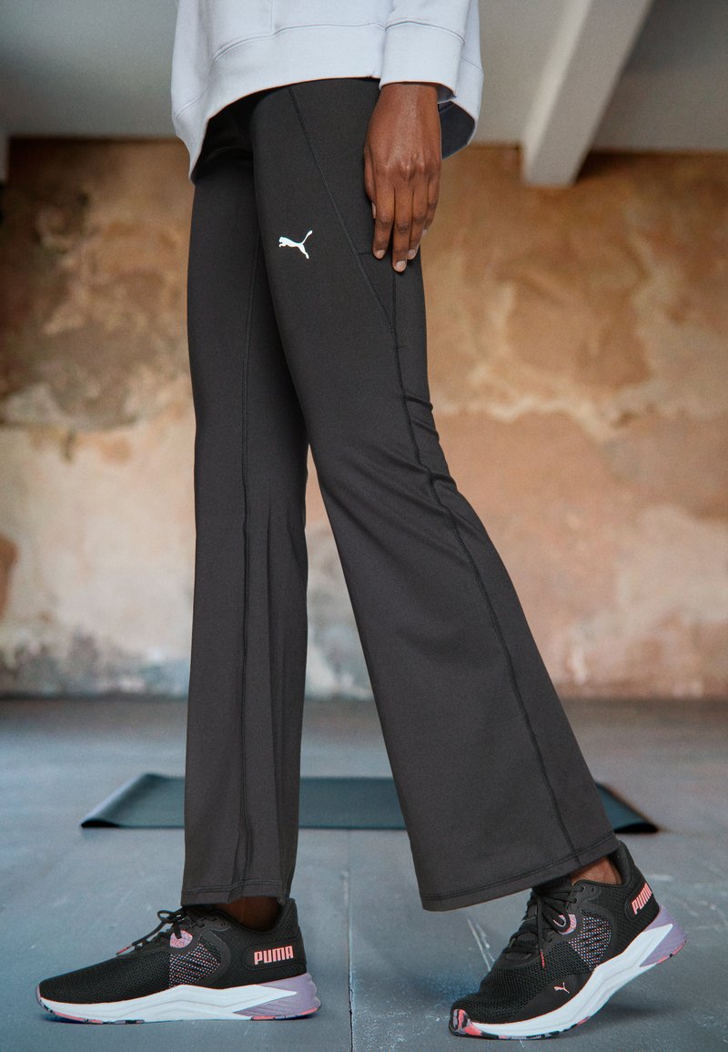 Puma TAD ESSENTIAL BOOTCUT - Teplákové kalhoty - black