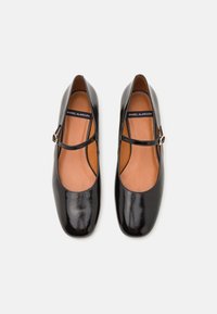 ÁNGEL ALARCÓN Bailarinas con hebilla - black